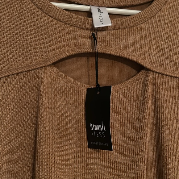 Smash Tess Zoe Cut-Out Top NWT - Picture 2 of 5